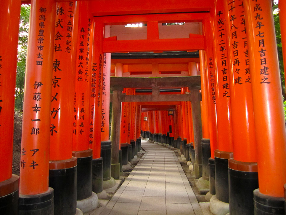 ศาลเจ้า ฟูชิมิ อินาริ (Fushimi Inari Shrine)