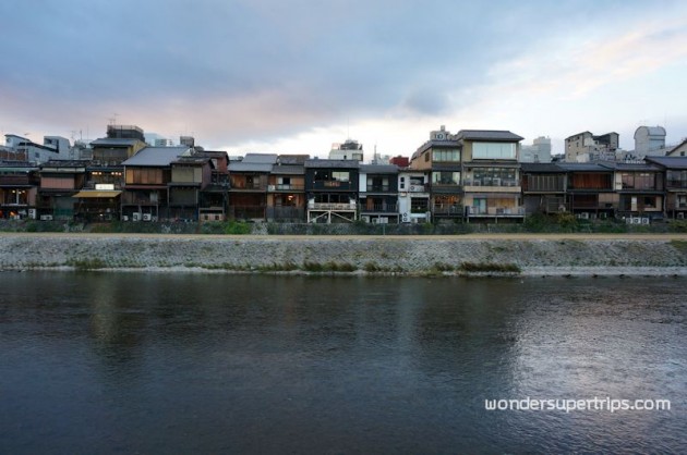 ริมแม่น้ำ คาโมกาวะ เกียวโต